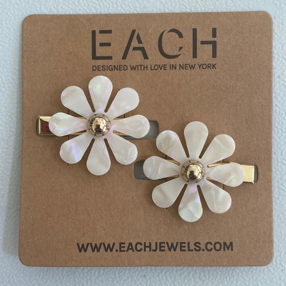 Each Jewels Daisy Barrettes Set of Two